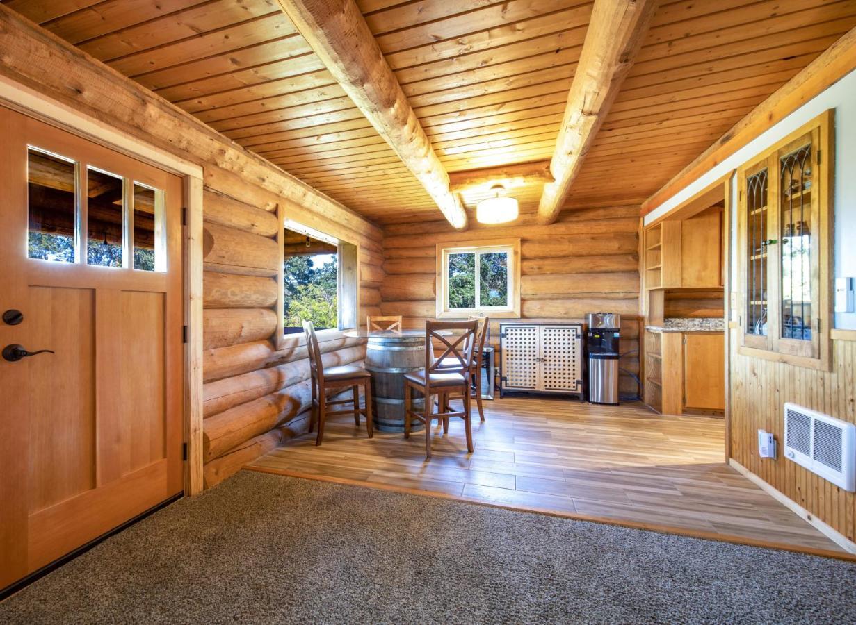 Rowland Log Cabin Home Lyle Eksteriør billede