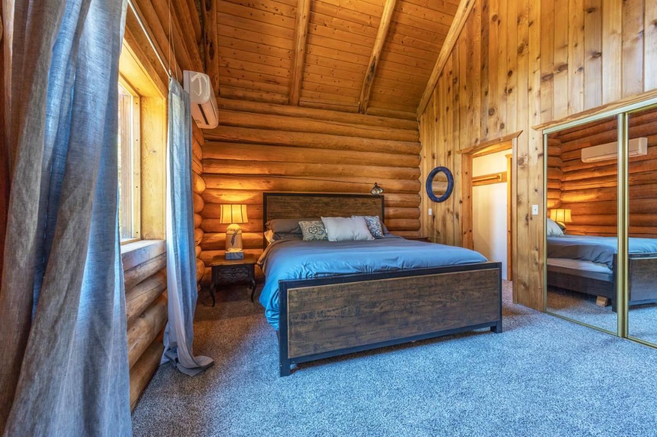 Rowland Log Cabin Home Lyle Eksteriør billede