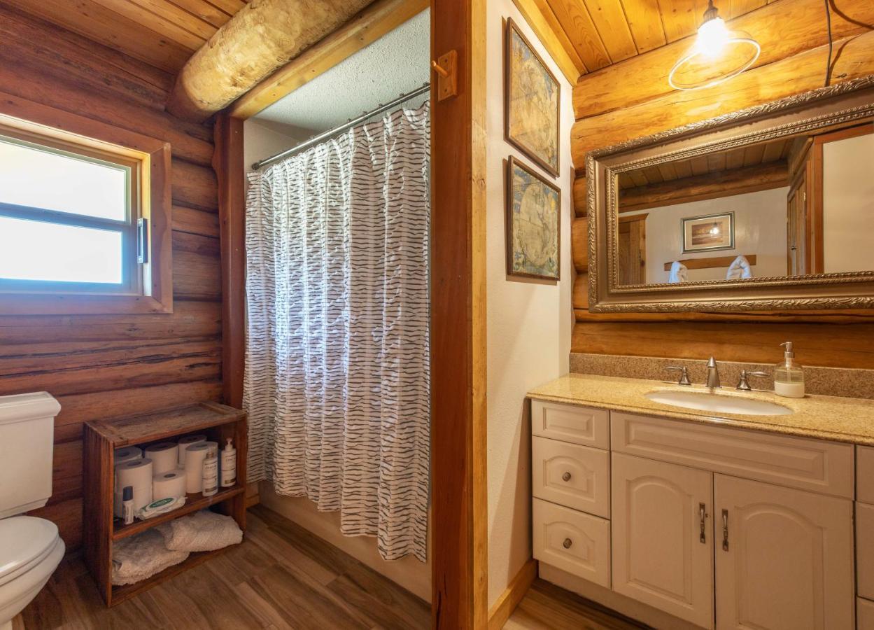 Rowland Log Cabin Home Lyle Eksteriør billede