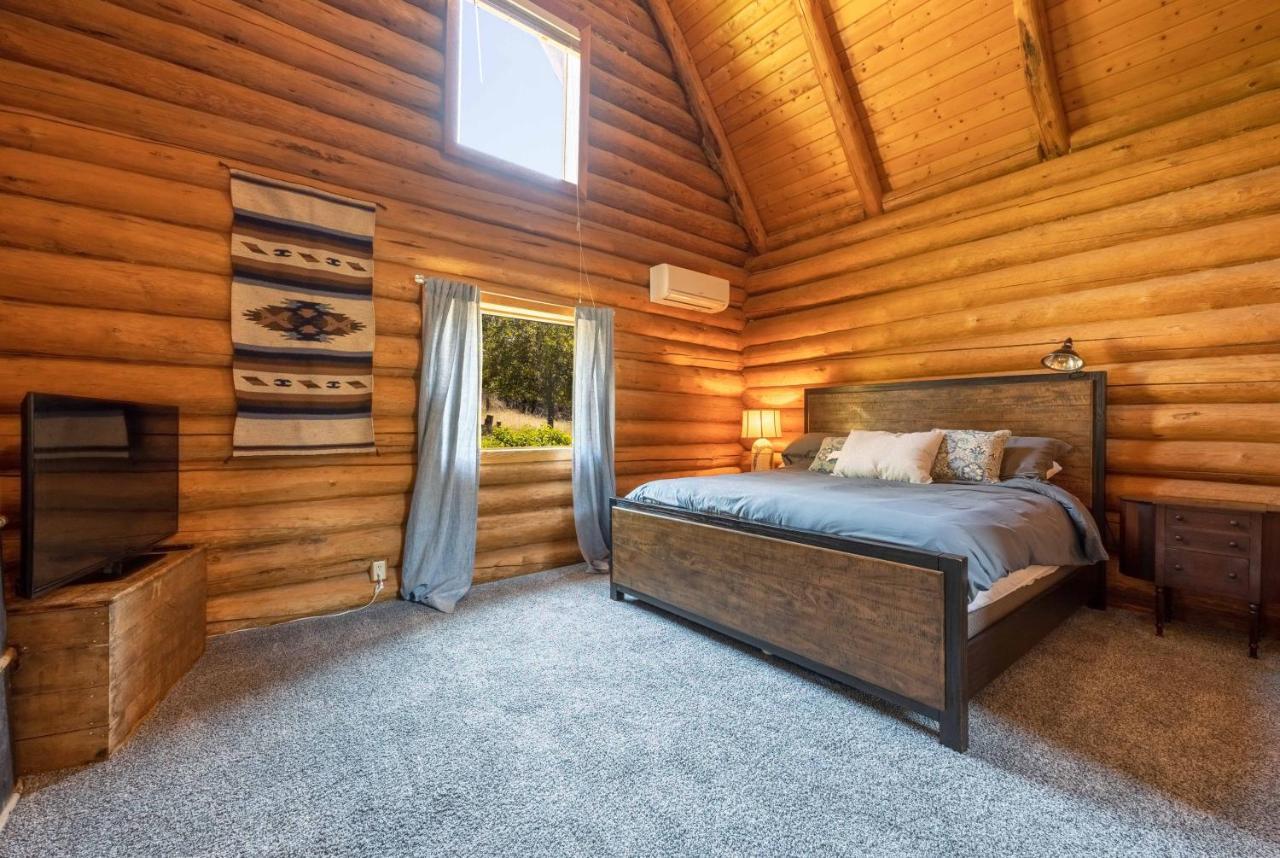 Rowland Log Cabin Home Lyle Eksteriør billede