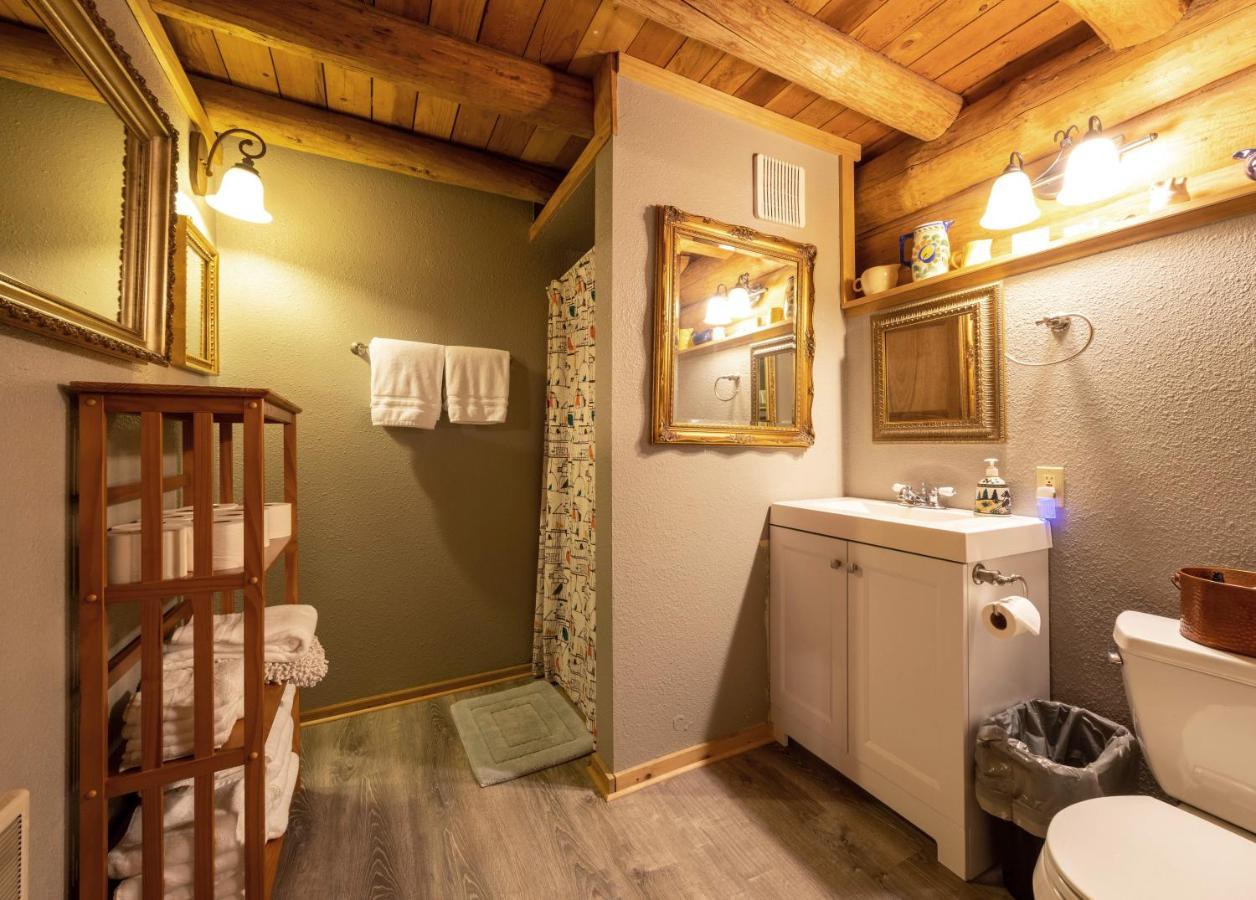 Rowland Log Cabin Home Lyle Eksteriør billede