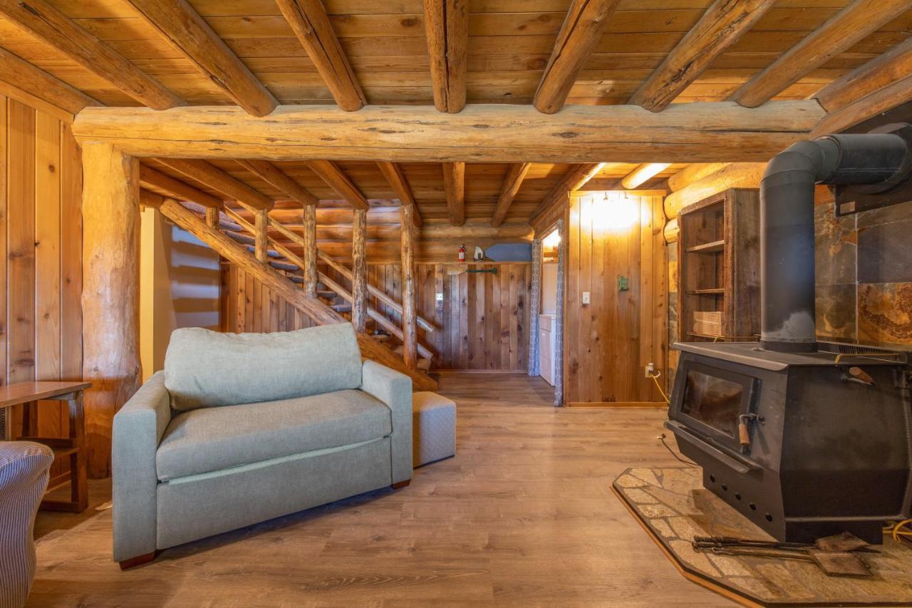 Rowland Log Cabin Home Lyle Eksteriør billede